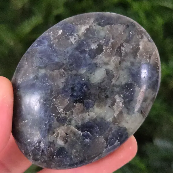 Palmstone Iolit (safir de apa) din Madagascar model 11