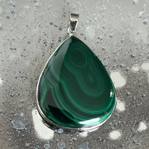 Pandantiv malachit DROP | Intens Green