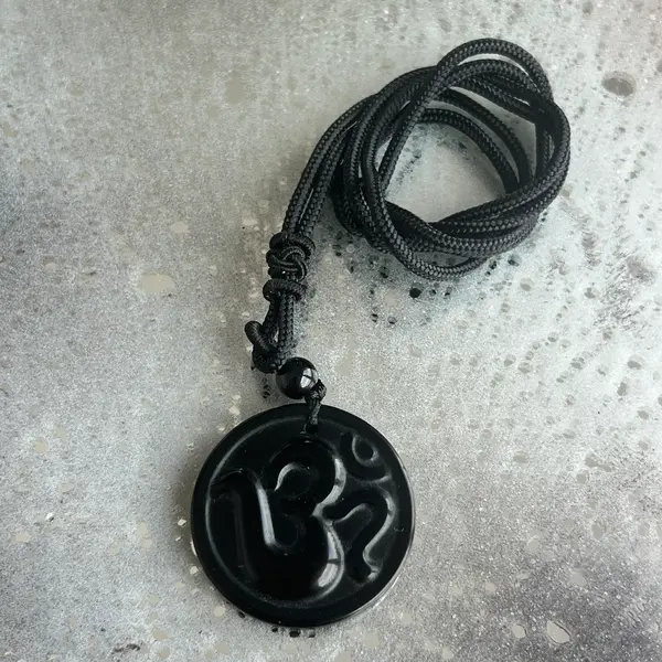Pandantiv obsidian cu snur | OM