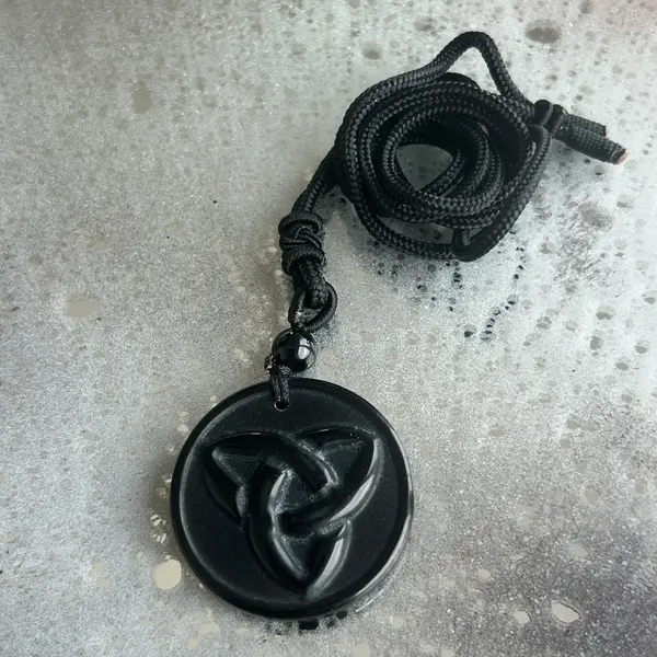Pandantiv obsidian cu snur | Trefoil