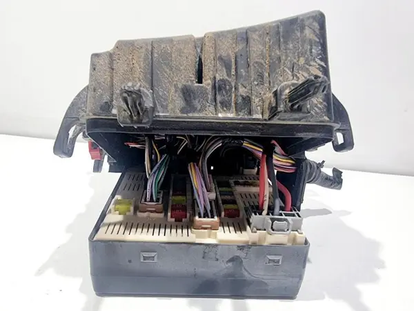 Panou / tablou sigurante 284B10002R Renault Scenic 3 (2009-2011) 1.5 dci K9K (846)