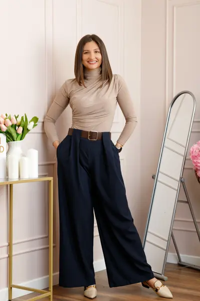 Pantaloni dama Judith bleumarin cu croi larg si talie inalta cu curea