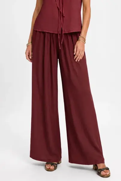 Pantaloni dama palazzo din vascoza cu talie elastica si curea, bordo
