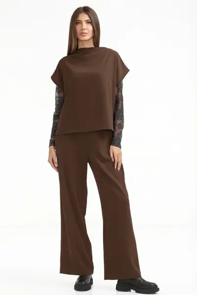 Pantaloni eleganti cu croiala dreapta, lejera, maro