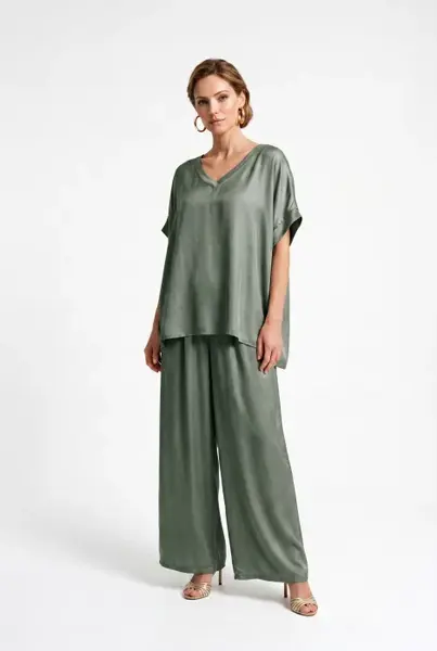 Pantaloni palazzo fluizi din matase si vascoza satinata, kaki