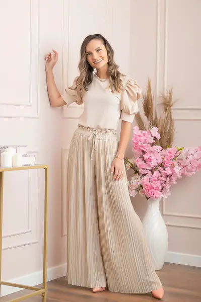 Pantaloni plisati Coraline din voal cu talie elastica - Crem