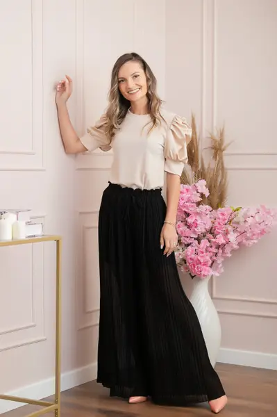 Pantaloni plisati Coraline din voal cu talie elastica - Negru