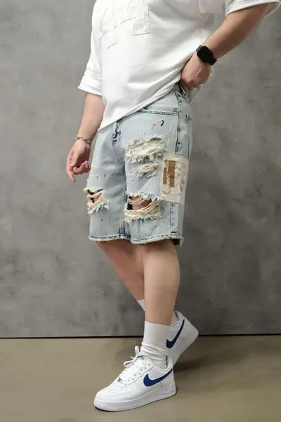 PANTALONI SCURȚI DENIM GRAFFITI STREETWEAR – LIGHT-BLUE EDITION PSAS220(3346) (MĂRIME: 34)