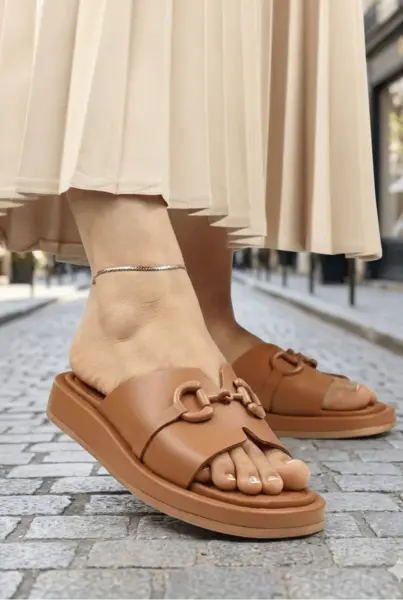 Papuci Dama din Piele Maro cu Accesoriu - DORE CAMEL