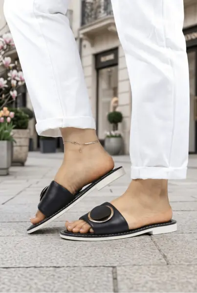 Papuci Dama din Piele Negri cu Accesoriu - KLOY BLACK