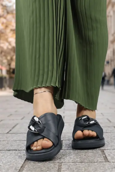 Papuci Din Piene Negri cu Accesoriu - Vera BLACK