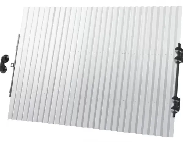 Parasolar auto retractabil impotriva razelor UV fixare prin ventuze 70 cm