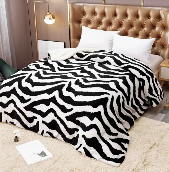 Patura CoCoLiNo cu blanita, 200x230cm, Jojo Home, Alb-Negru, Zebra