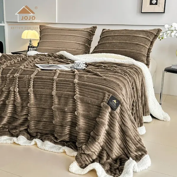 Patura CoCoLiNo cu blanita Sherpa, 200x230cm, cu Fermoar, cu 2 fete de perna 50x70cm, Jojo Home, Dungi, Maro