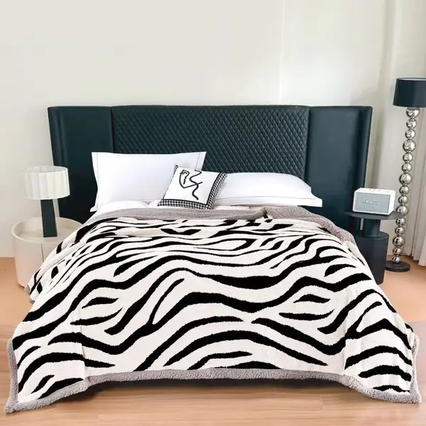 Patura Cocolino Groasa, cu Fermoar, cu Blanita Sherpa Gri, 200x230 cm, Zebra, Alb