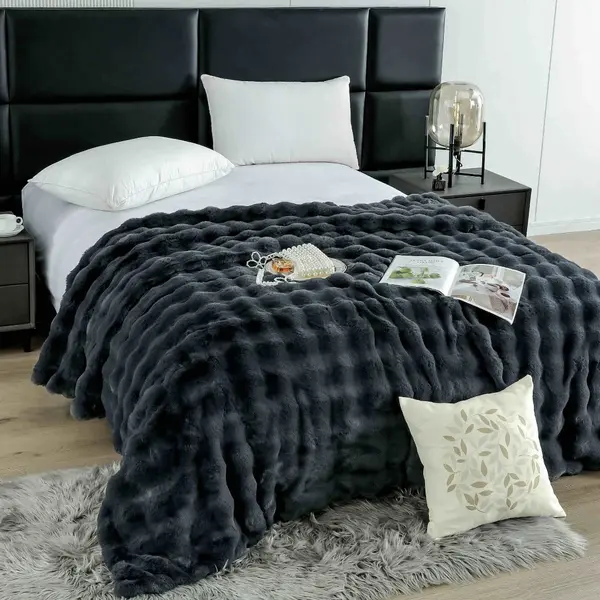 Patura Luxury Soft Touch, Jojo Home, cu Blanita Artificiala Tip Iepure, 200x230 cm, cu Fermoar, Antracit