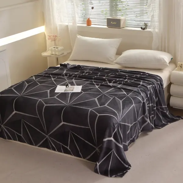 Patura Pufoasa CoCoLiNo (Fleece), 200x230cm, 240gr/m, Antracit, Forme Geometrice - Rasfatul Perfect pentru Serile Racoroase
