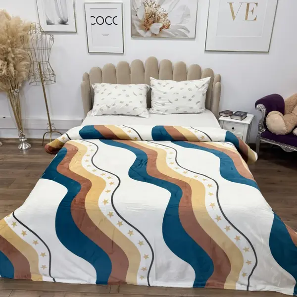 Patura Pufoasa CoCoLiNo (Fleece), 200x230cm, 240gr/mp, Crem, Verde, Bej, Maro, Dungi, Stelute - Rasfatul Perfect pentru Serile Racoroase