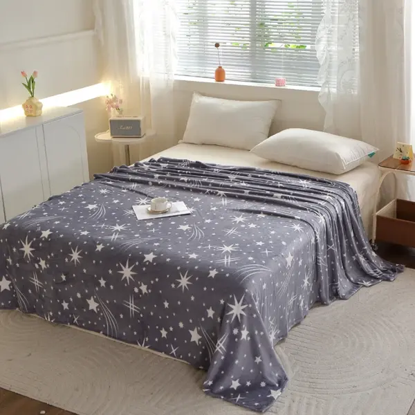 Patura Super Soft Cocolino, 200x230 cm – Rasfat absolut in zilele reci, Gri, ploaie de stele