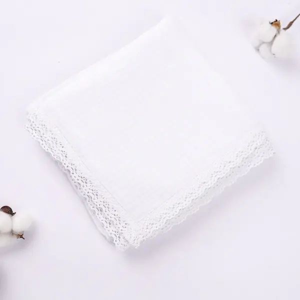 Păturică muselină albă cu dantelă, 90x95cm TWINDECO Cotton Flower