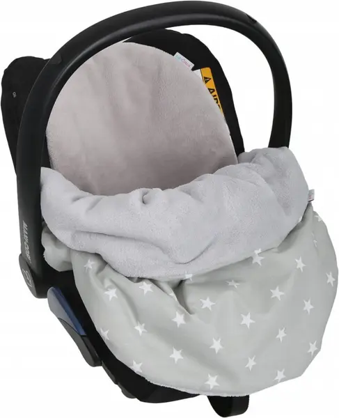 Paturica pentru copii BabyMam grey Stars, realizata cu doua fete din bumbac si din plus pufos, dimensiune 75 x 50 cm