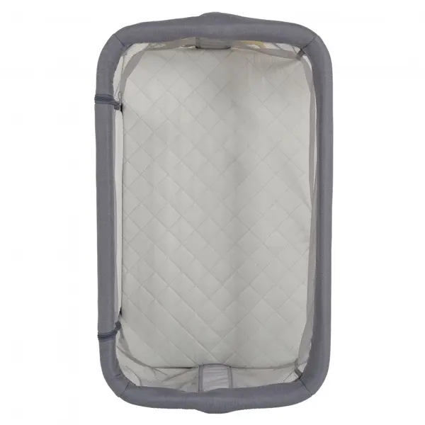 Patut Co-Sleeper Cangaroo Aura Grey 88x56 cm cu laterala culisanta, saltea cu baza ferma si husa detasabila, functie anti reflux, 7 nivele de reglare a inaltimii, 4 roti cu frana,recomandat de la nastere pana la 9 kg