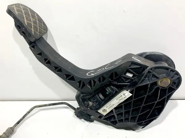 Pedala ambreiaj 1K1721059 Volkswagen Jetta 5 (2005-2010) 1.6 tdi CAY