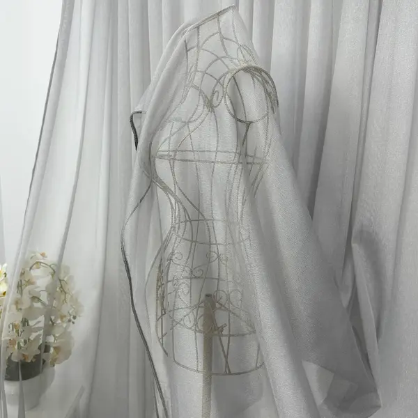 Perdea Monalisa din tulle si matase, gri argintiu, 140cm latime x 260cm inaltime, cu rejansa pt bara