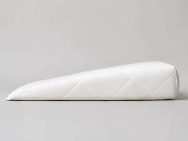 Perna antiregurgitare pentru copii Danpol cu spuma Visco Memory Foam, husa cu Aloe Vera 60 x 38 cm