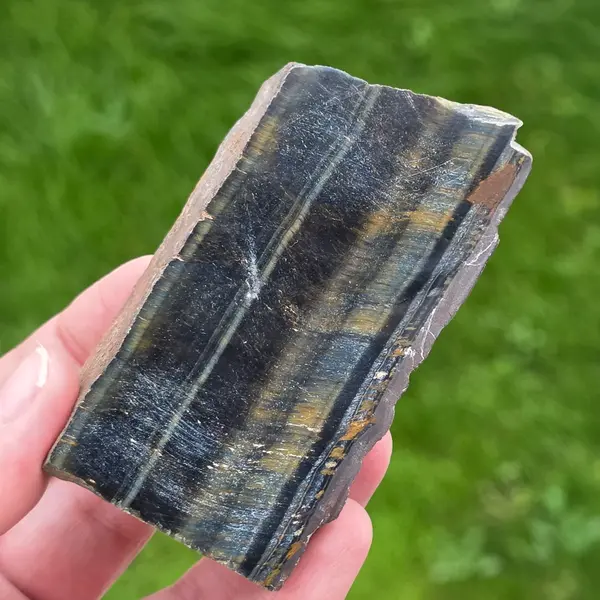 Piatra bruta ochi de tigru albastru (ochi de soim) model 1