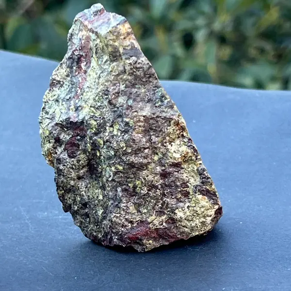 Piatra sangele dragonului (epidot&piedmontit) piatra bruta m13