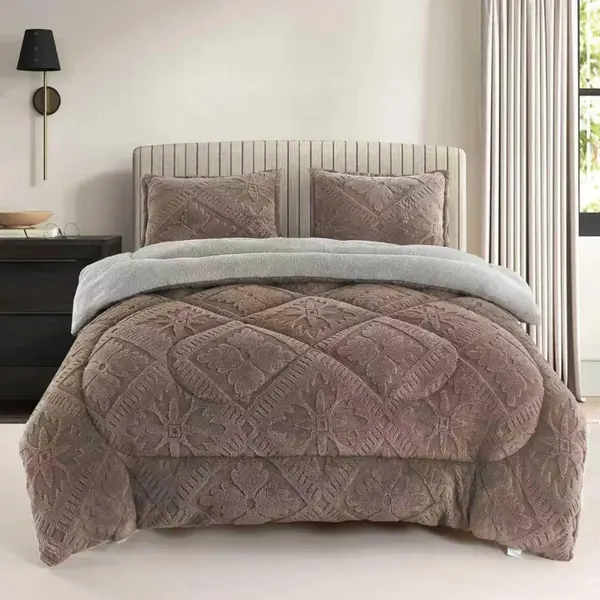 Pilota Cocolino cu blanita 200x230cm si 2 fete de perna 50x70cm, model embosat traditional, Maro