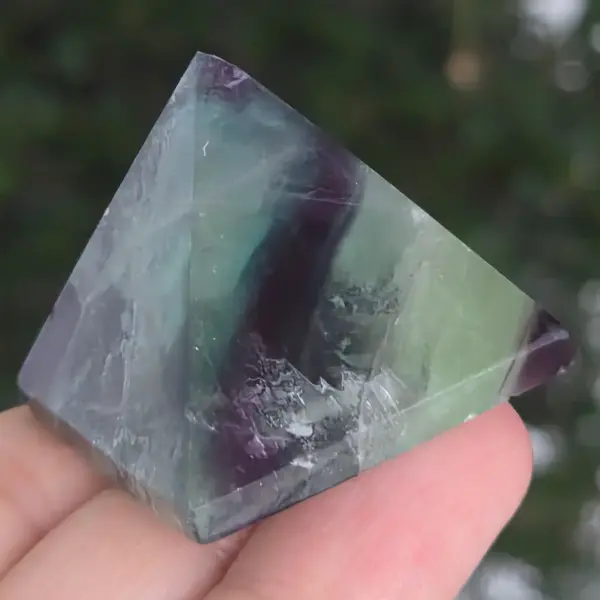 Piramida fluorit curcubeu
