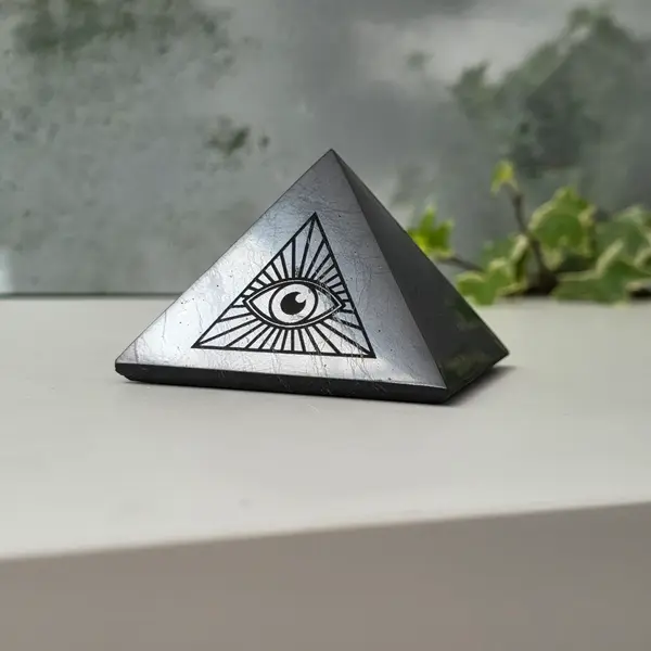 Pirmanida shungit polisat ALL SEEING EYE 7 CM