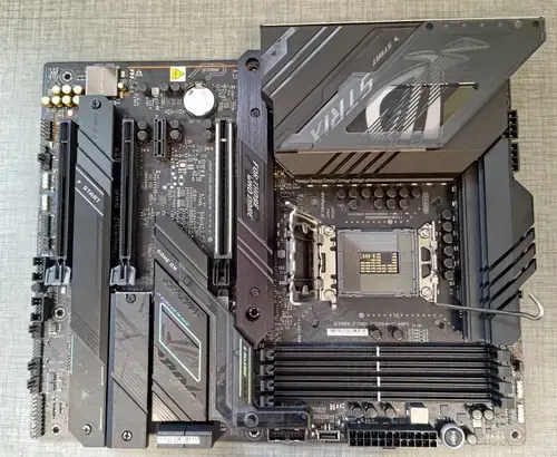 Placa de baza ASUS ROG STRIX Z790-F GAMING WIFI, Intel Z790, LGA 1700, ATX