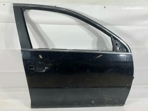 Portiera usa dreapta fata (cu defect) culoare negru - lc9x Volkswagen Golf 5 (2004-2009)