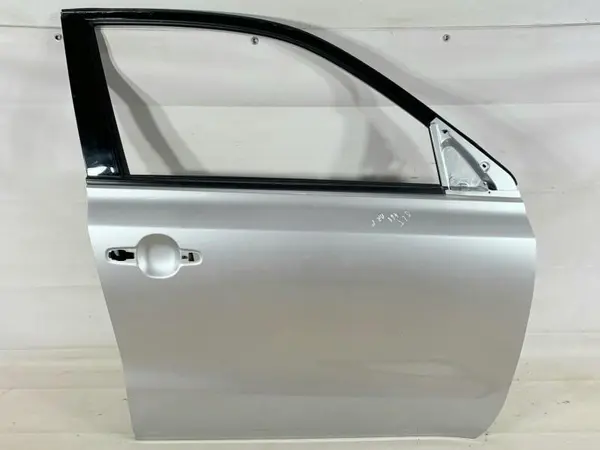 Portiera usa dreapta fata culoare argintie - c02 68001-54P01 Suzuki Vitara 4 (2014-2018)
