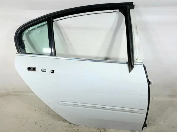 Portiera usa dreapta spate culoare alba Renault Laguna 3 (2007-2010)