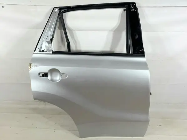 Portiera usa dreapta spate culoare argintie - c02 68003-54P01 Suzuki Vitara 4 (2014-2018)