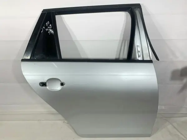 Portiera usa dreapta spate culoare argintie - la7w Volkswagen Golf 6 (2008-2013)