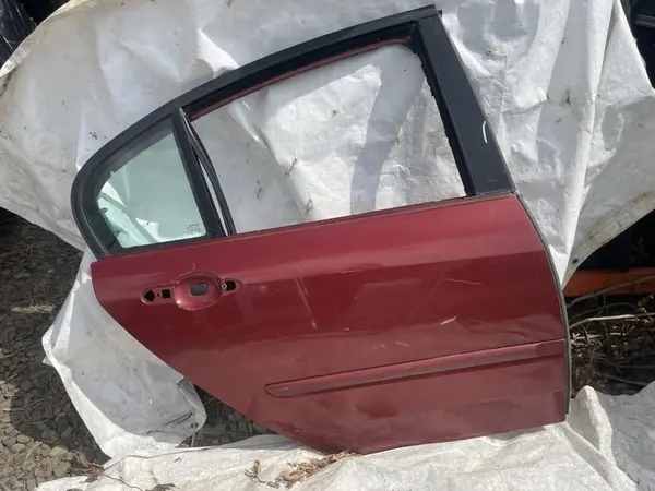 Portiera usa dreapta spate culoare rosie Renault Laguna 3 (2007-2010)