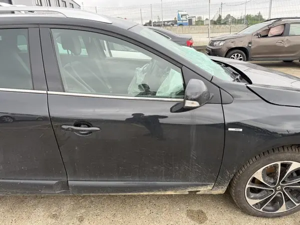 Portiera usa fata dreapta culoare neagra Renault Megane 3 (2008-2012)