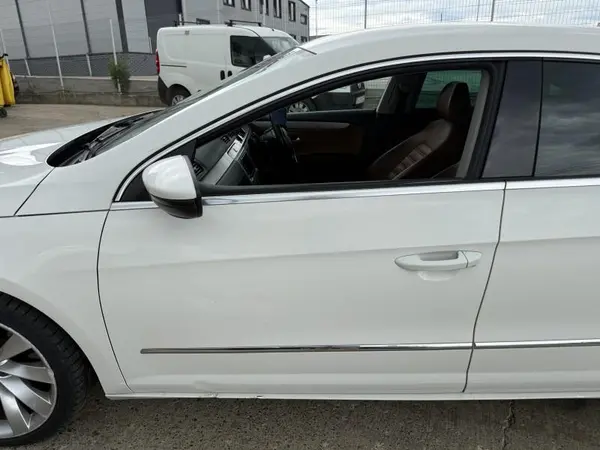 Portiera usa fata stanga culoare alba - lb9a Volkswagen Passat CC (2008-2012)