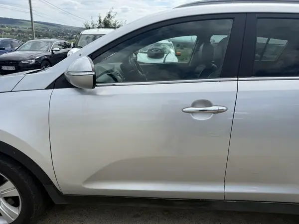 Portiera usa fata stanga culoare argintie Kia Sportage (2010-2015)