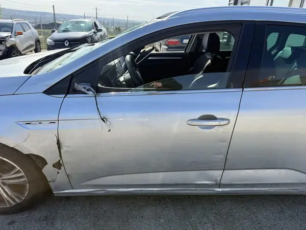 Portiera usa fata stanga culoare argintie Renault Megane 4 (2016-2020)