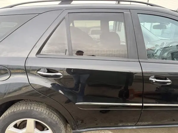 Portiera usa spate dreapta culoare 197 - negru obsidian Mercedes ML (2006-2011)[w164]
