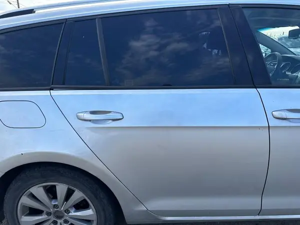 Portiera usa spate dreapta culoare argintie - la7w Volkswagen Golf 7 (2012-2017)