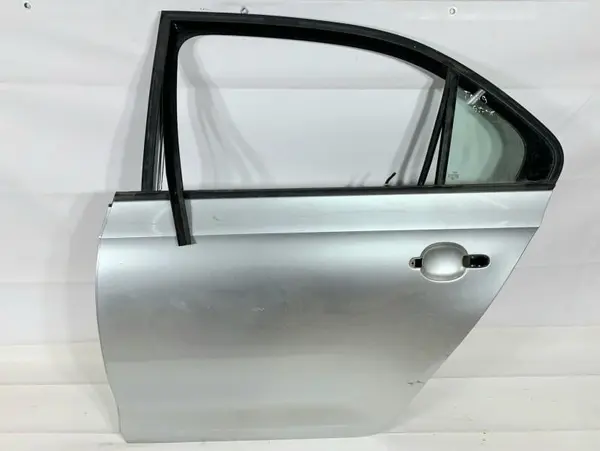Portiera usa stanga spate culoare argintie - la7w Skoda Rapid (2012-2017)
