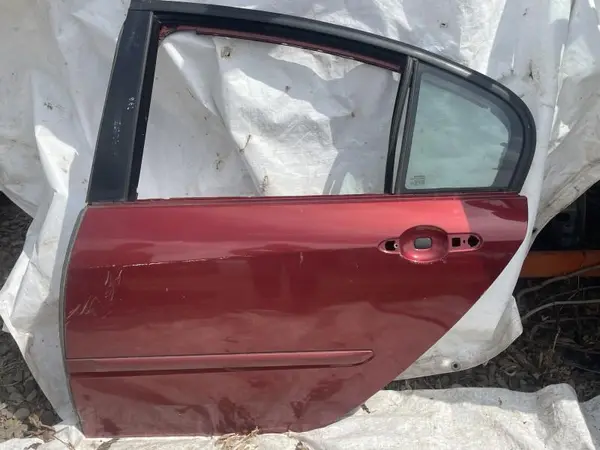 Portiera usa stanga spate culoare rosie Renault Laguna 3 (2007-2010)