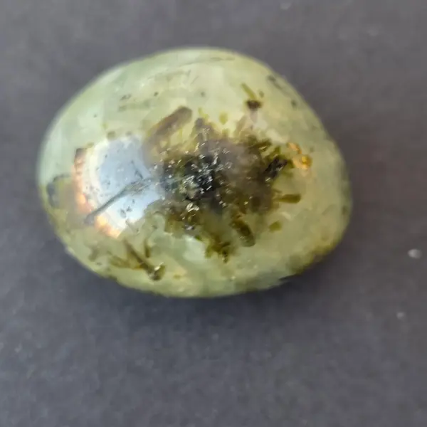 Prehnit piatra rulata unicat model 3